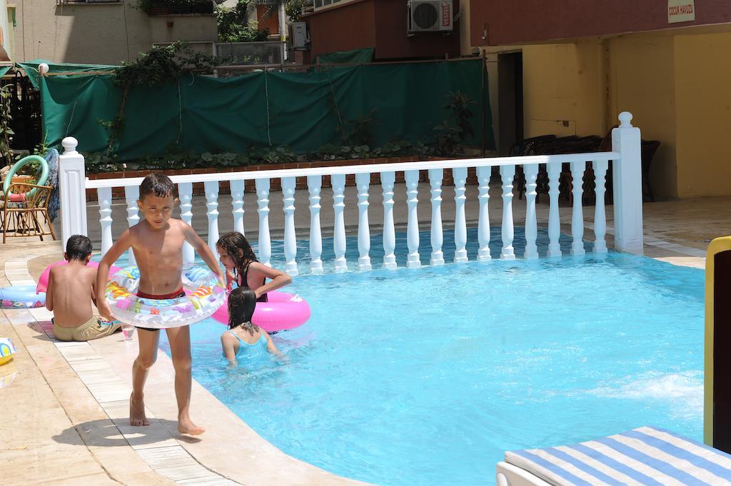 Holiday World Hotel Alanya Buitenkant foto